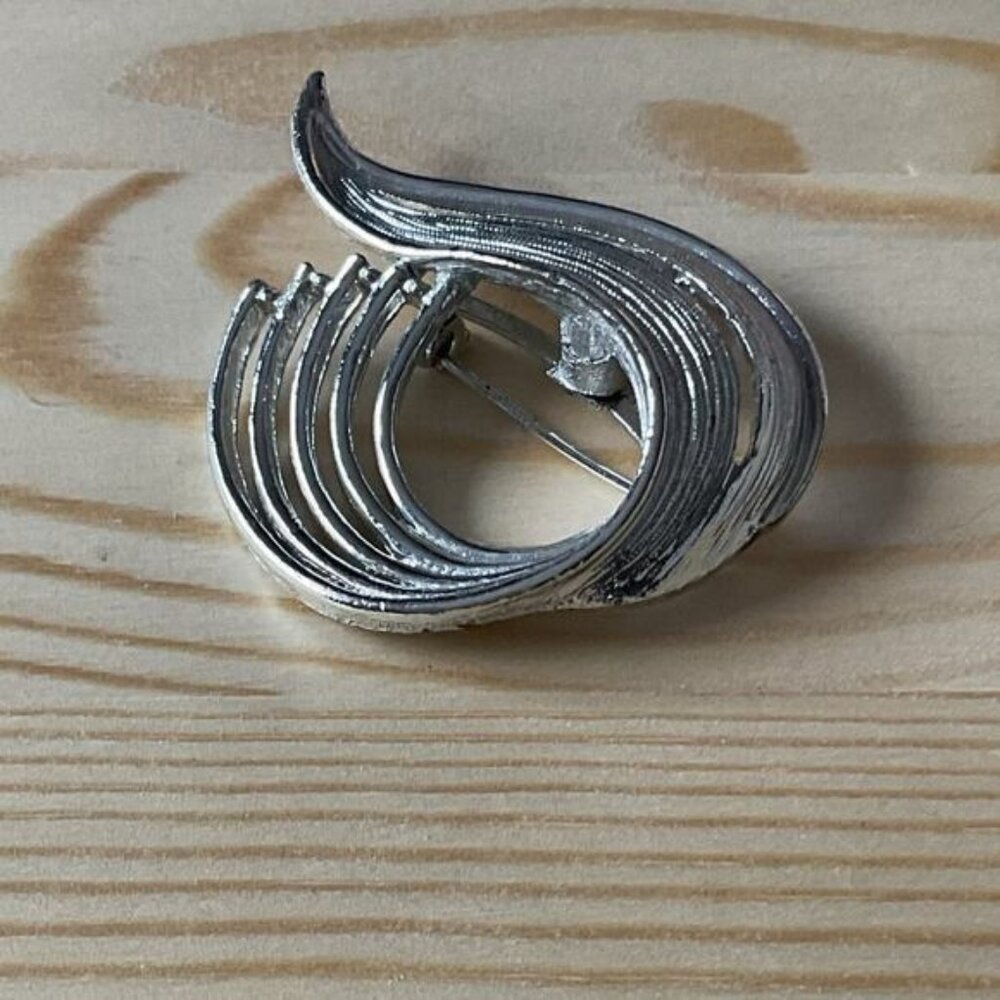 Vintage Silver-Tone Curved Wave Brooch Pin